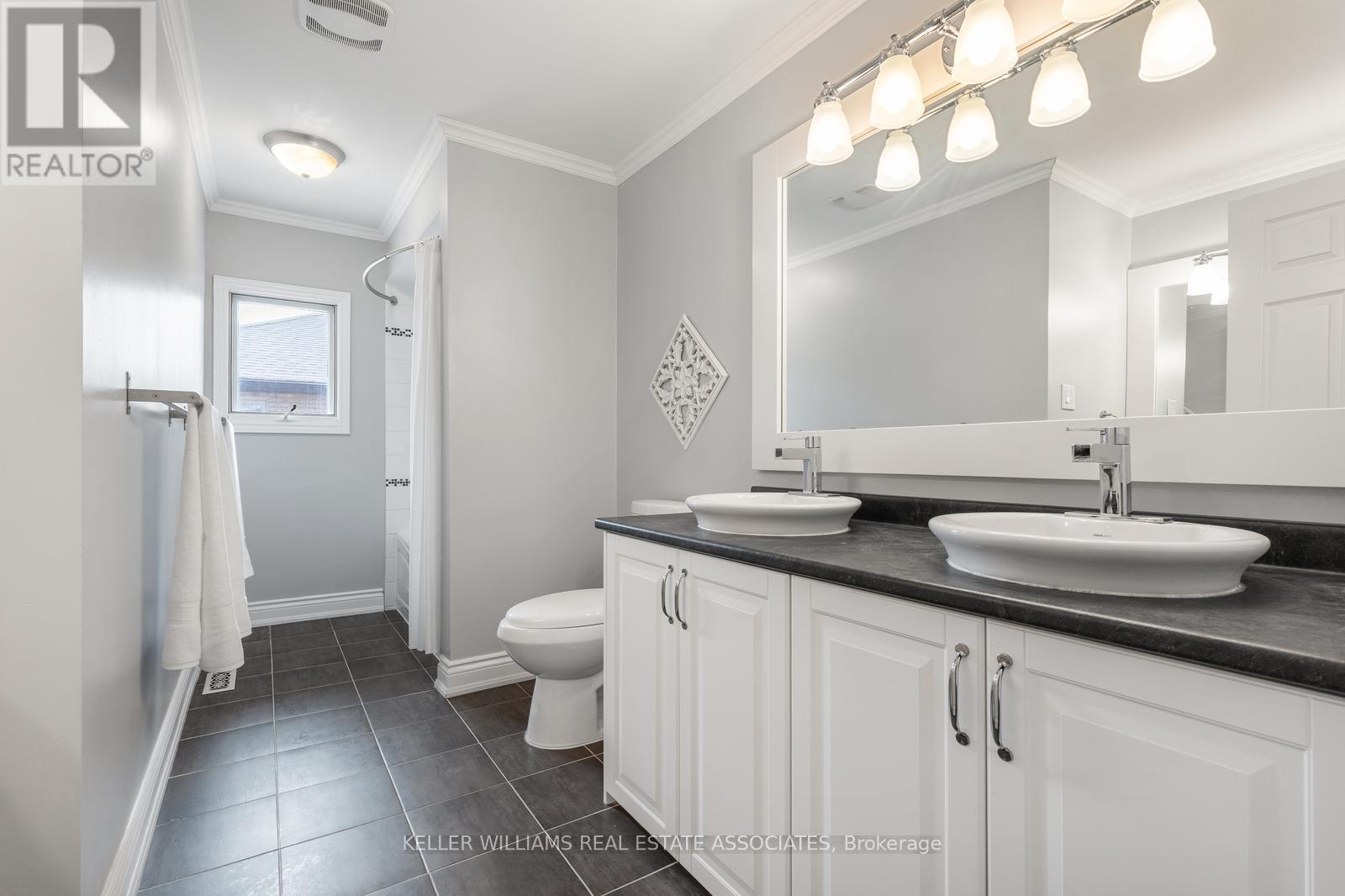 1792 Grosvenor Place, Mississauga, Ontario  L5L 3V8 - Photo 21 - W12215659