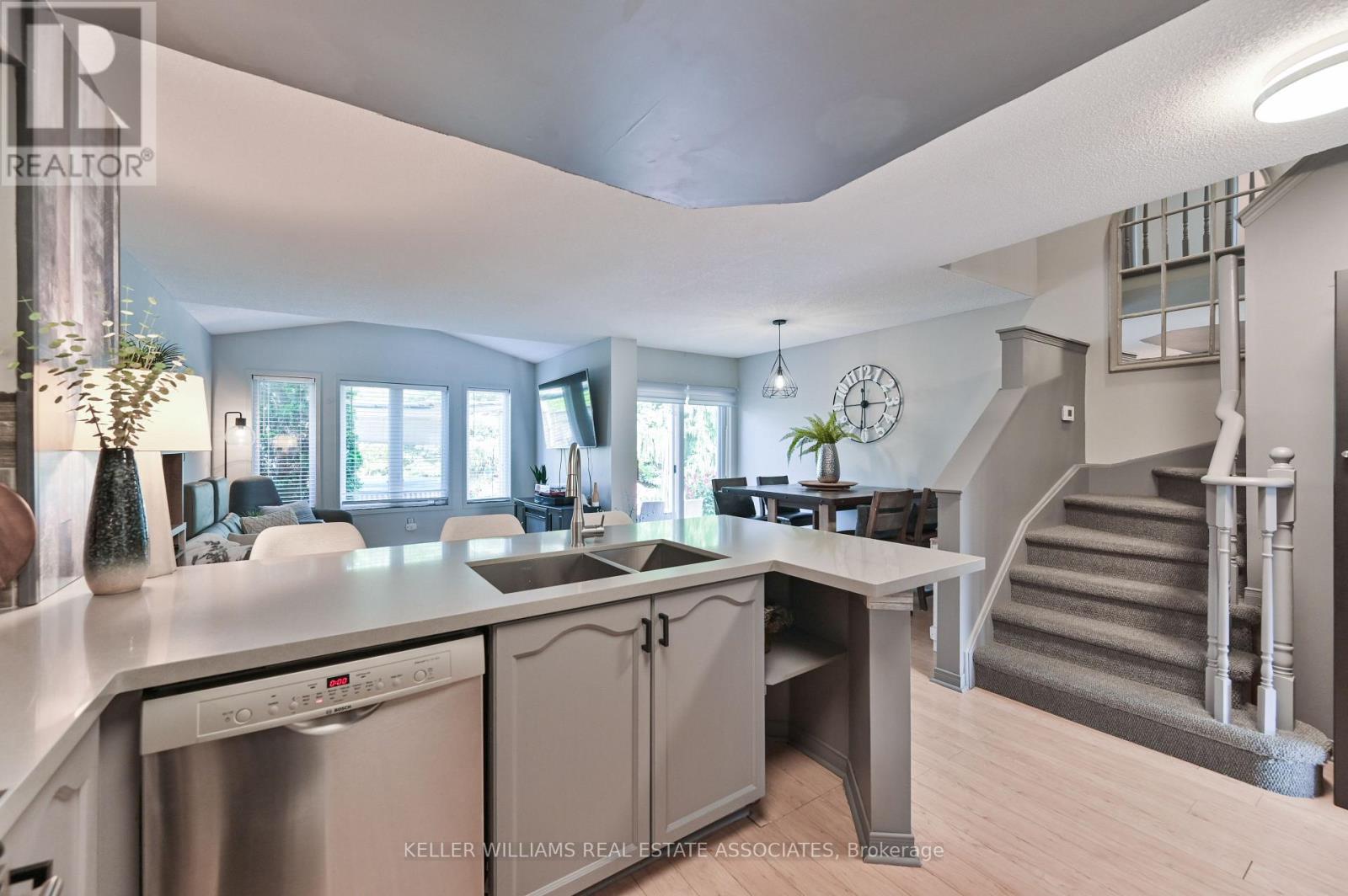 7514 Black Walnut Trail, Mississauga, Ontario  L5N 8A9 - Photo 9 - W12215570