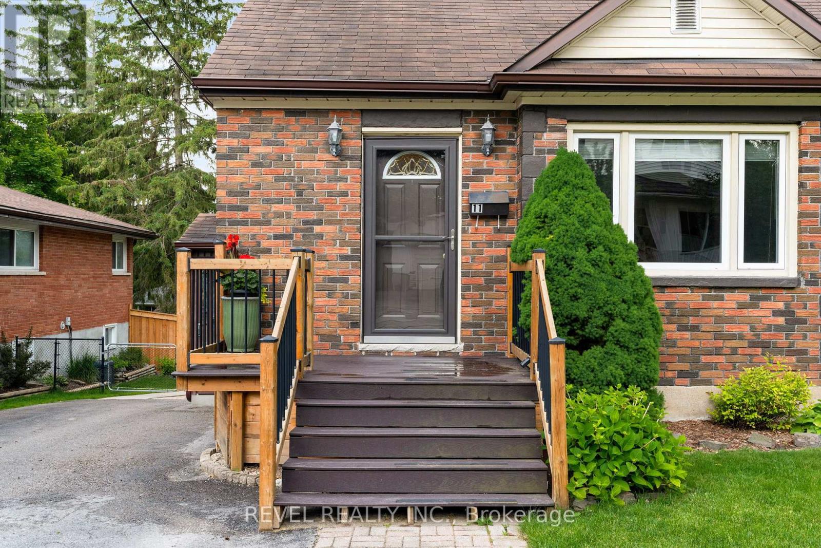 11 North Street, Barrie (Wellington), Ontario  L4M 2S1 - Photo 4 - S12215990
