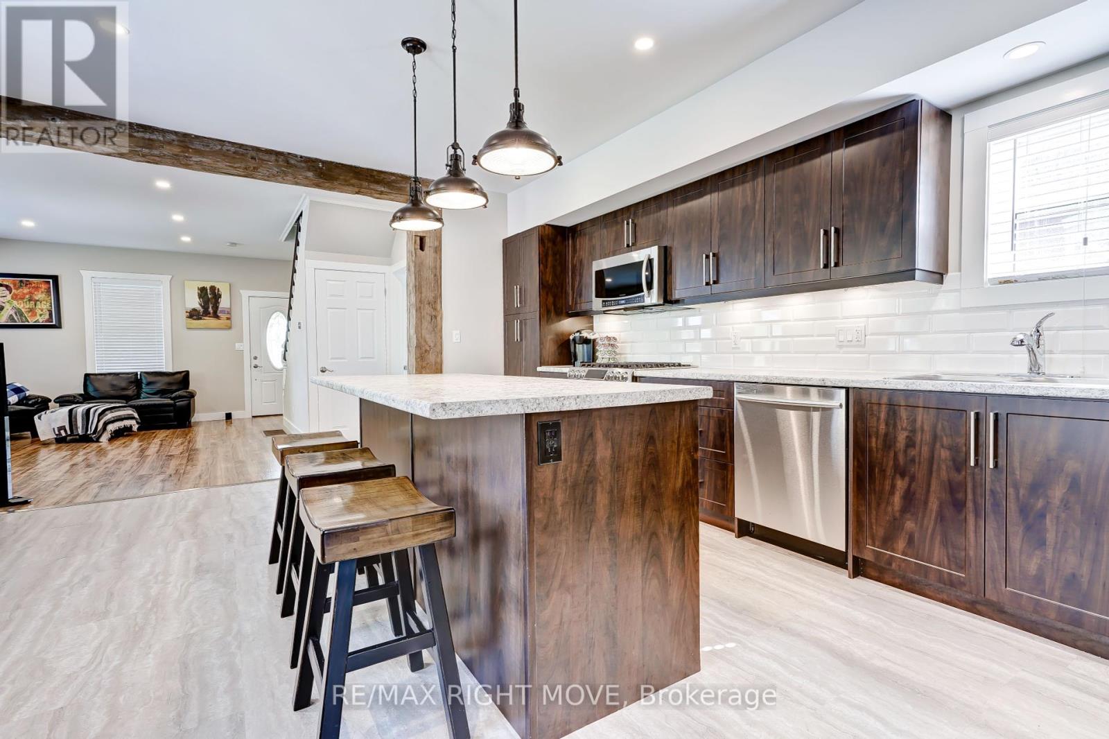 209 Atherley Road, Orillia, Ontario  L3V 1N6 - Photo 6 - S12216039