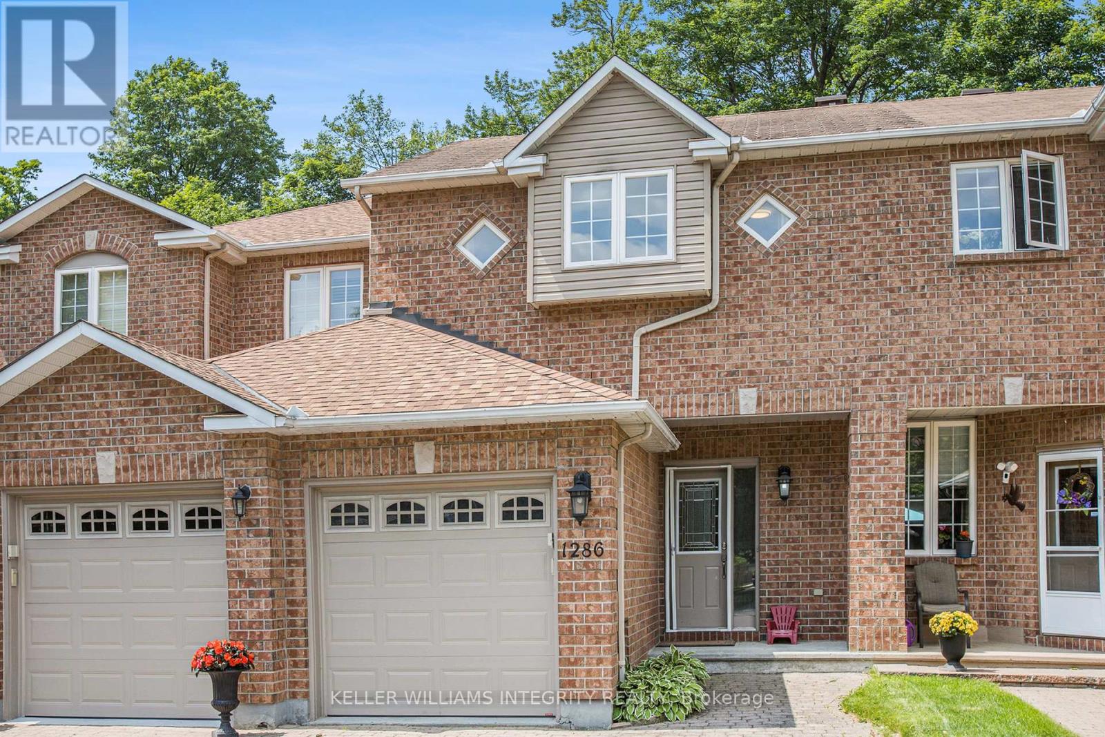 1286 Silvestri Crescent, Ottawa, Ontario  K1J 1E5 - Photo 4 - X12216494