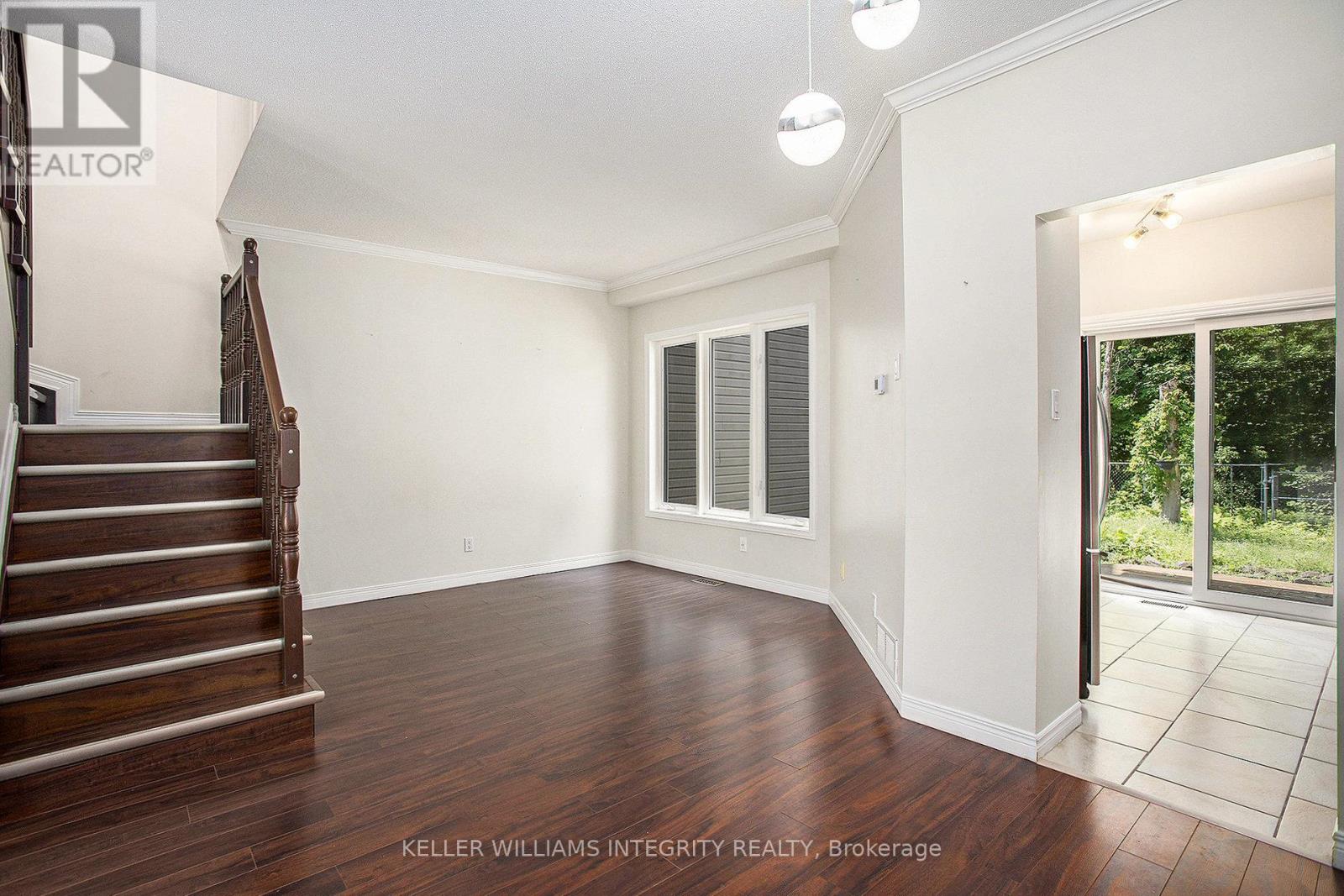 1286 Silvestri Crescent, Ottawa, Ontario  K1J 1E5 - Photo 7 - X12216494