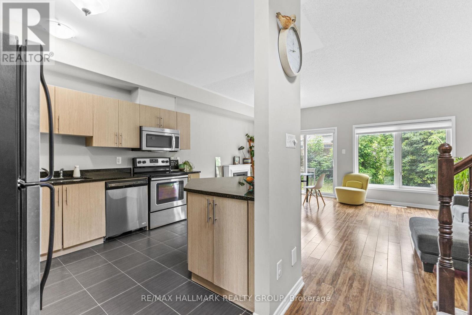 53 Dundalk Private, Ottawa, Ontario  K2J 0J5 - Photo 5 - X12216501