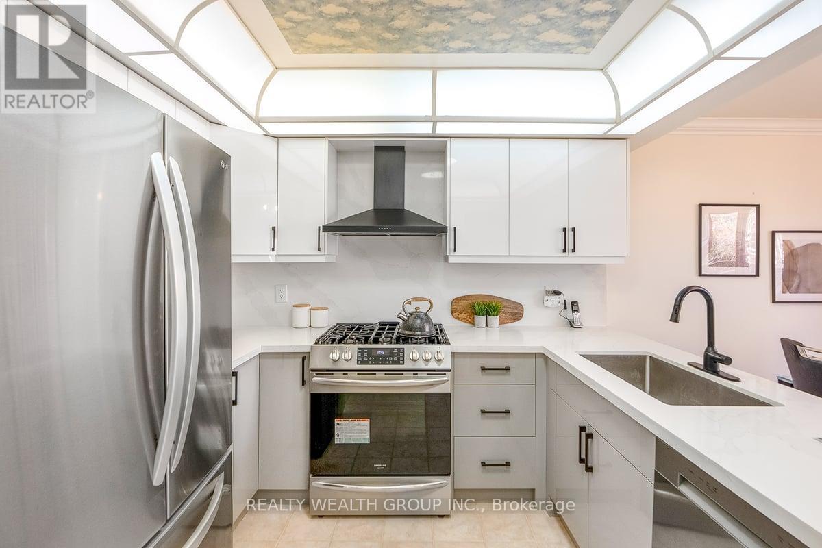 1077 Windsor Hill Boulevard, Mississauga, Ontario  L5V 1P4 - Photo 8 - W12215698