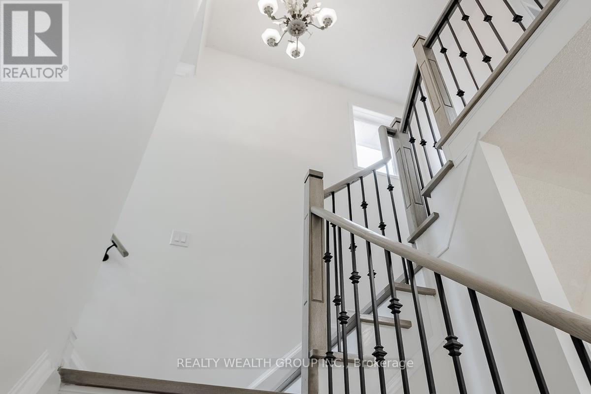 1077 Windsor Hill Boulevard, Mississauga, Ontario  L5V 1P4 - Photo 18 - W12215698