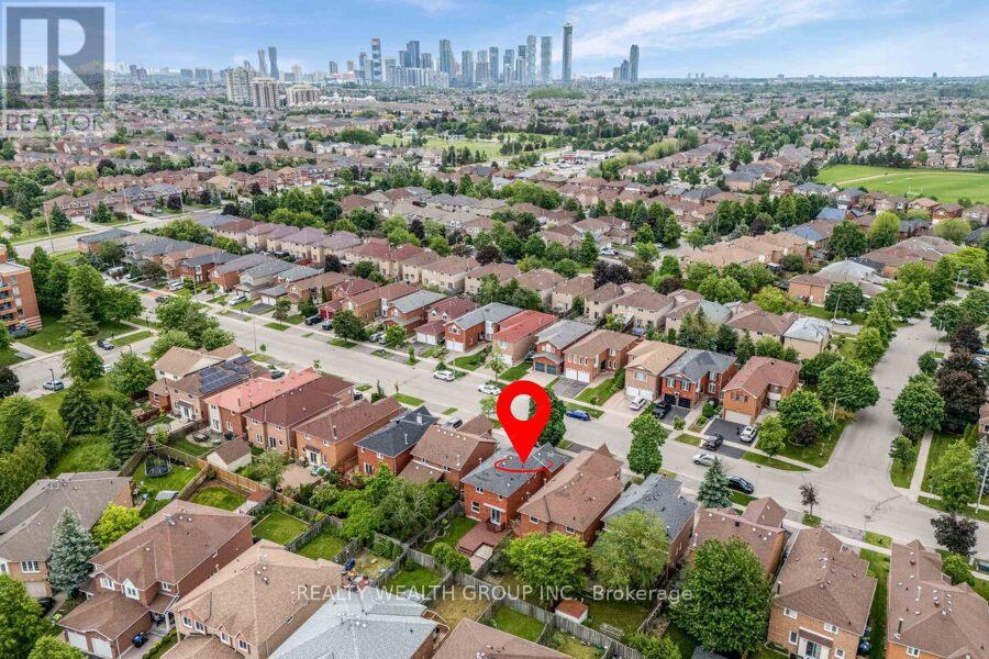1077 Windsor Hill Boulevard, Mississauga, Ontario  L5V 1P4 - Photo 25 - W12215698