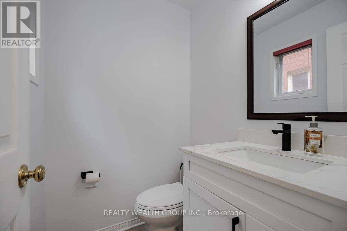 1077 Windsor Hill Boulevard, Mississauga, Ontario  L5V 1P4 - Photo 12 - W12215698