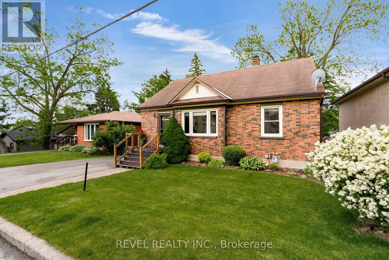 11 North Street, Barrie (Wellington), Ontario  L4M 2S1 - Photo 3 - S12215990