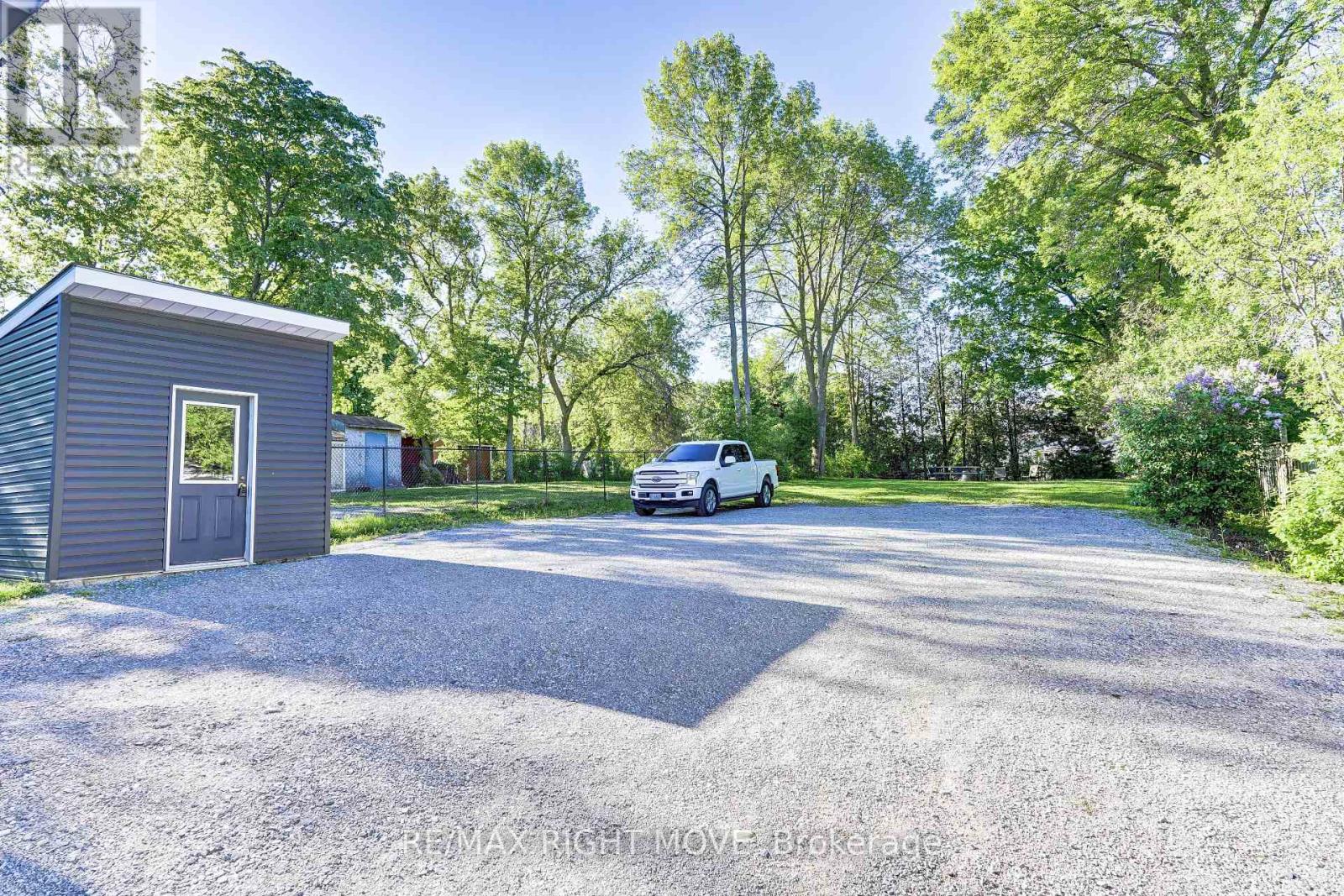 209 Atherley Road, Orillia, Ontario  L3V 1N6 - Photo 24 - S12216039