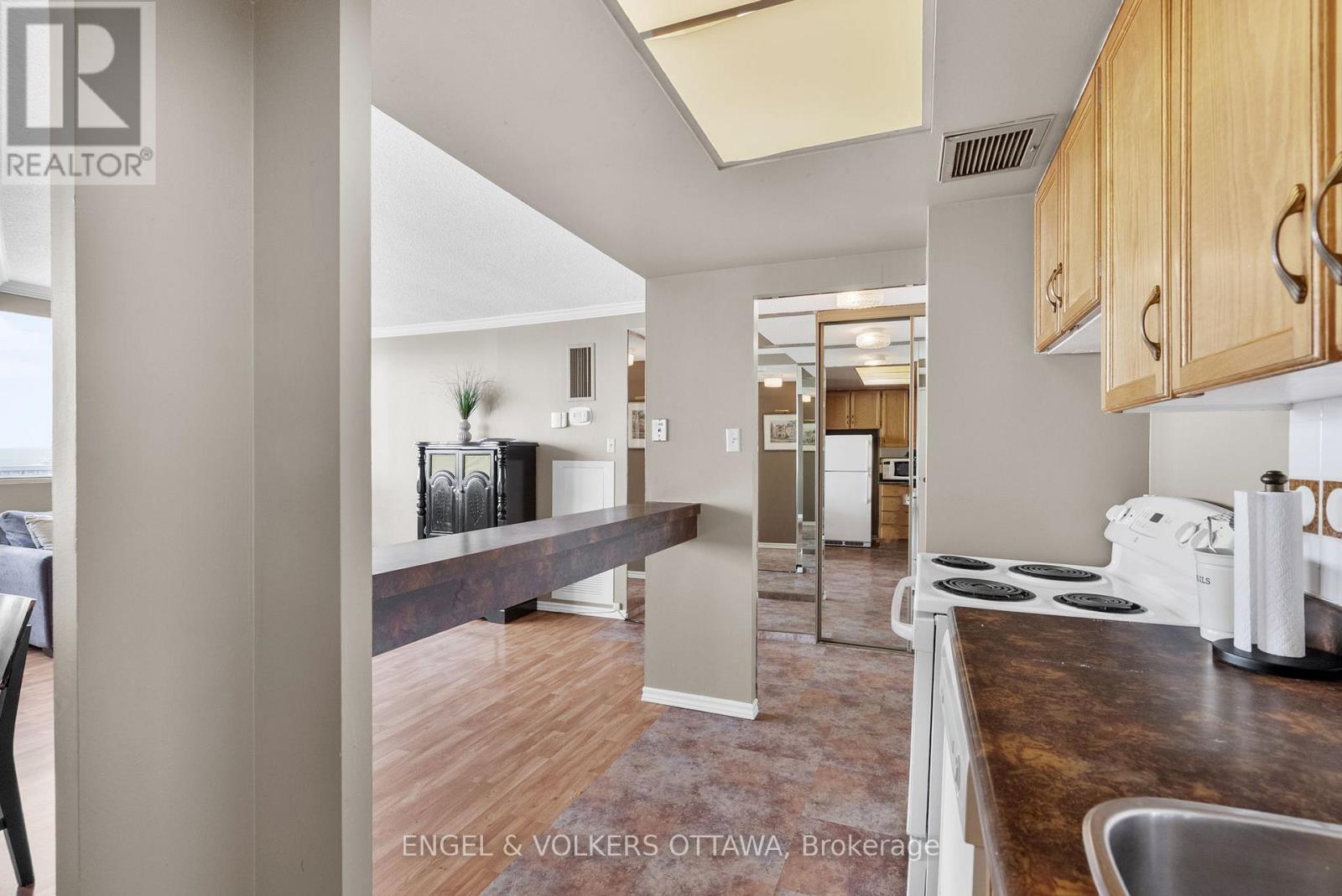 2201 - 530 Laurier Avenue W, Ottawa, Ontario  K1R 7T1 - Photo 13 - X12216518