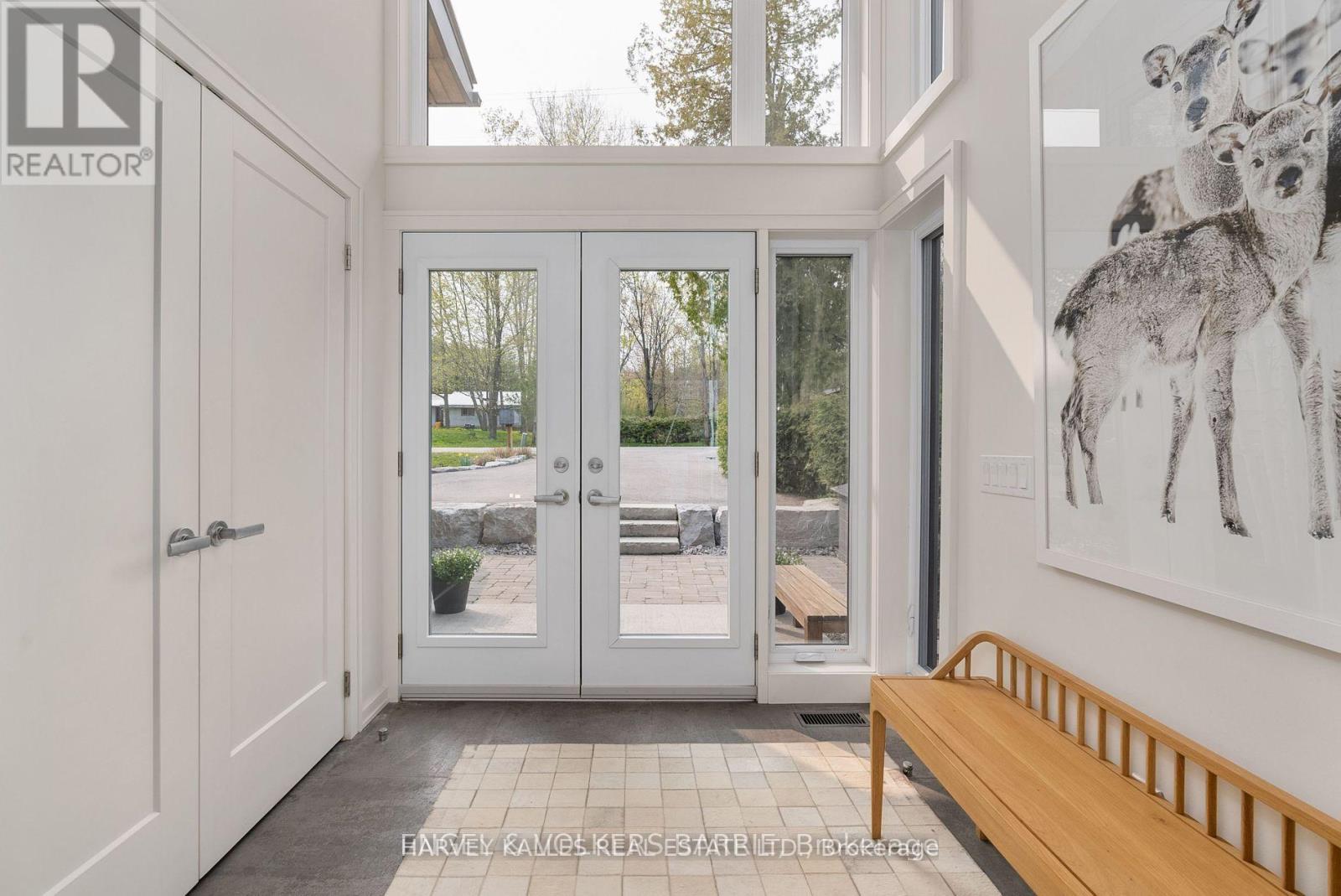 2369 Lakeshore Road E, Oro-Medonte (Hawkestone), Ontario  L0L 1T0 - Photo 6 - S12216144