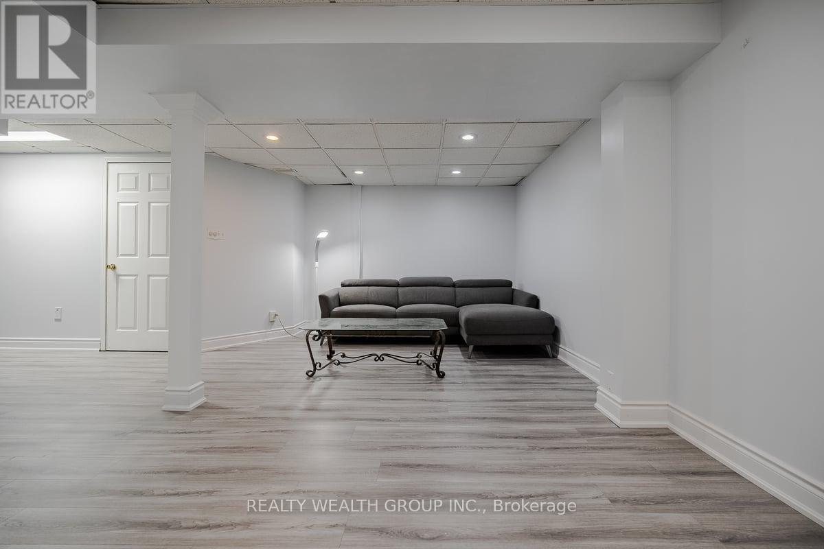 1077 Windsor Hill Boulevard, Mississauga, Ontario  L5V 1P4 - Photo 19 - W12215698
