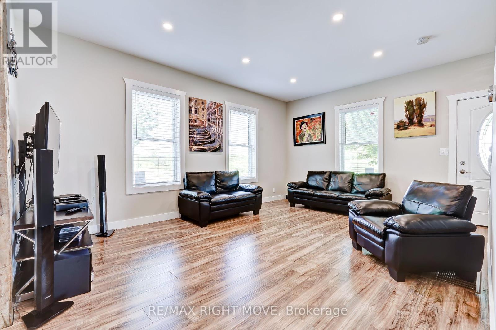 209 Atherley Road, Orillia, Ontario  L3V 1N6 - Photo 8 - S12216039