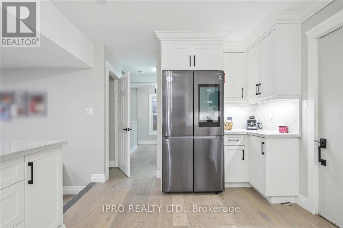 2153 Marc Lane, Burlington, Ontario  L7M 3W6 - Photo 19 - W12215937
