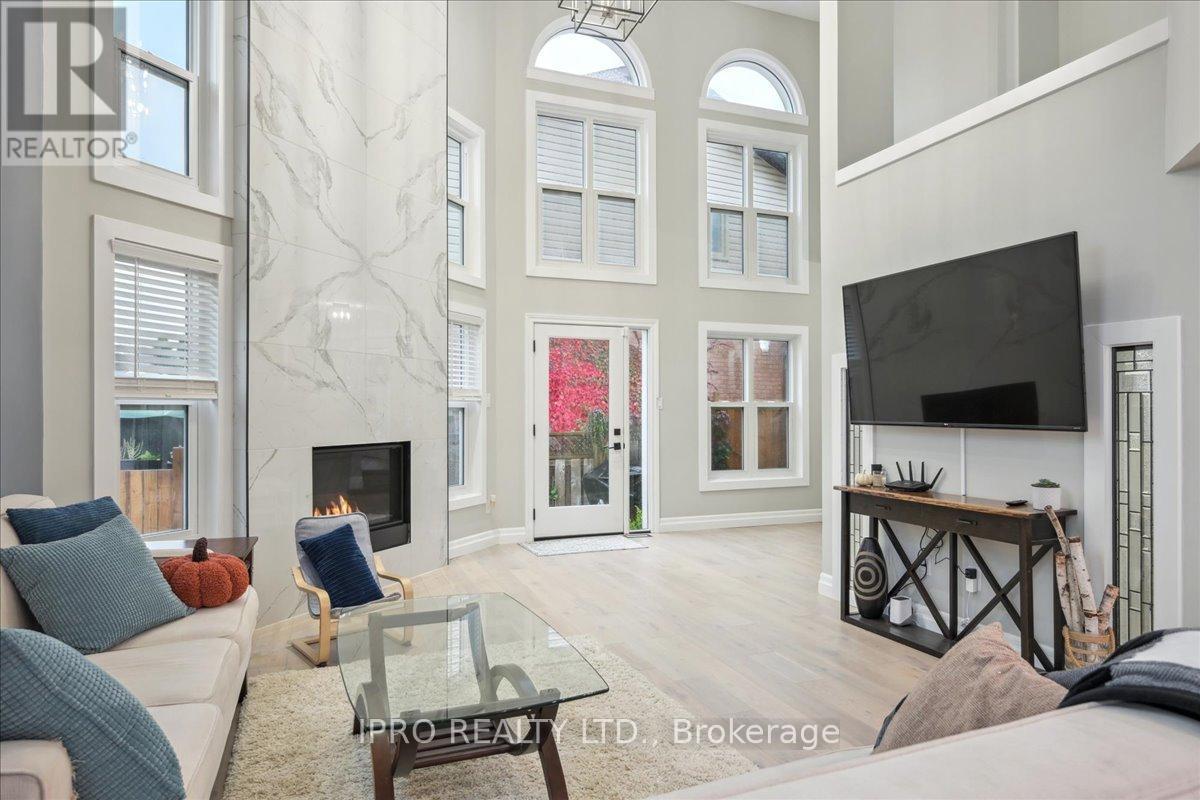 2153 Marc Lane, Burlington, Ontario  L7M 3W6 - Photo 11 - W12215937