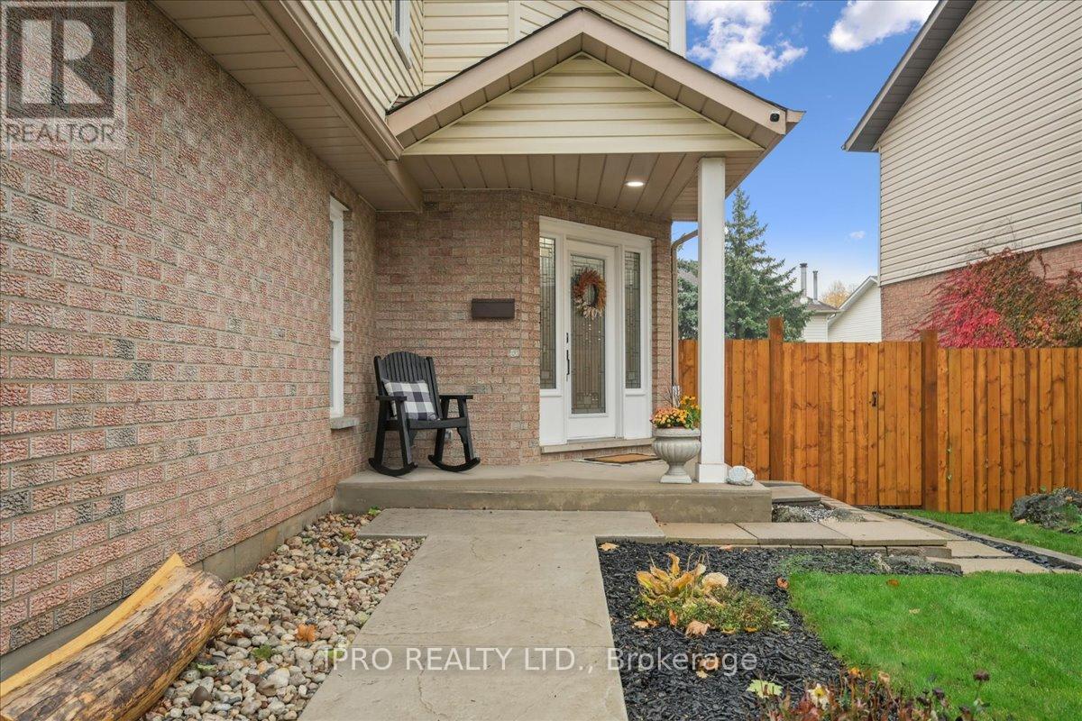 2153 Marc Lane, Burlington, Ontario  L7M 3W6 - Photo 2 - W12215937