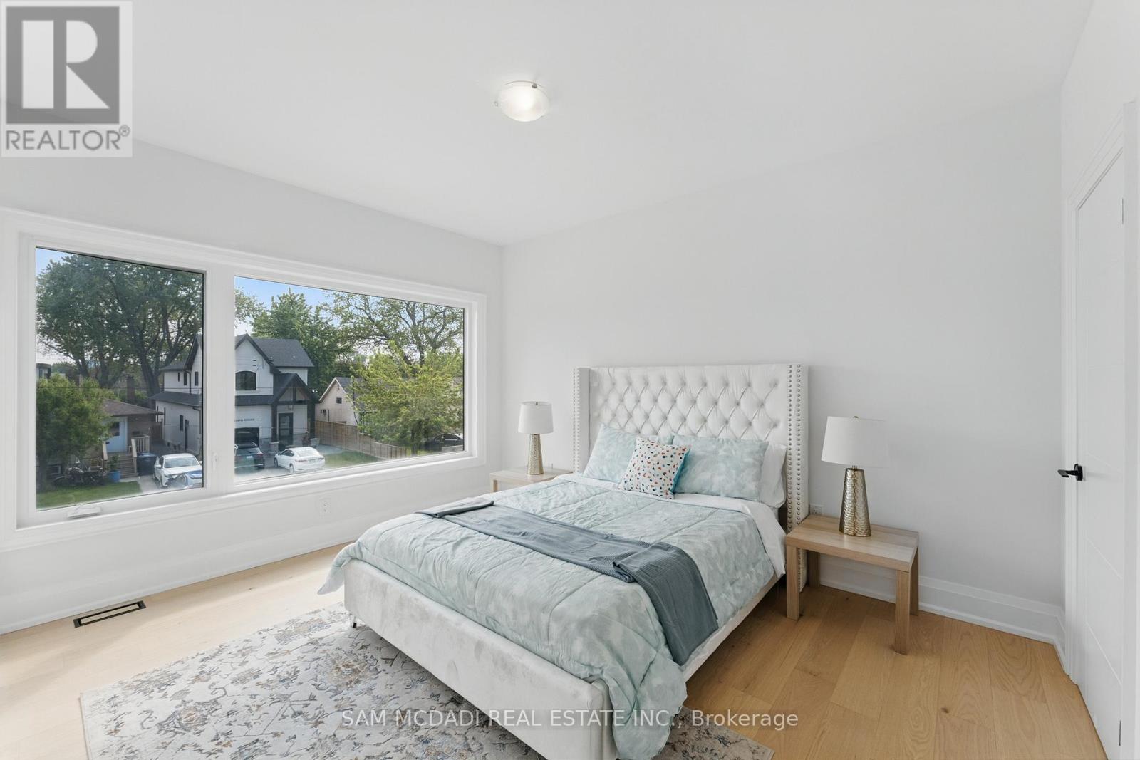 1037 Meredith Avenue, Mississauga, Ontario  L5E 2C6 - Photo 31 - W12191005