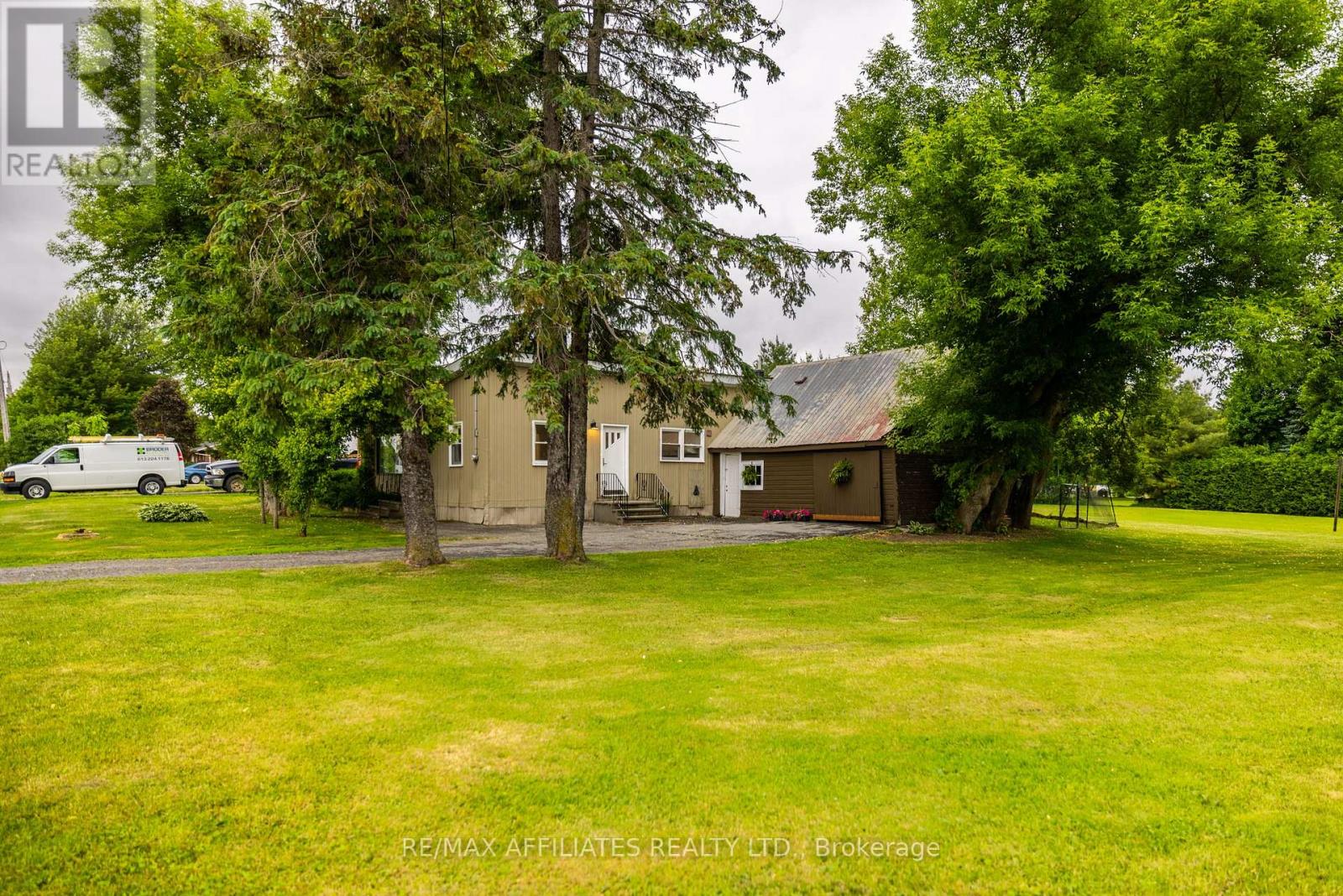 2747 Thomas Dolan Parkway, Ottawa, Ontario  K0A 2H0 - Photo 2 - X12216527
