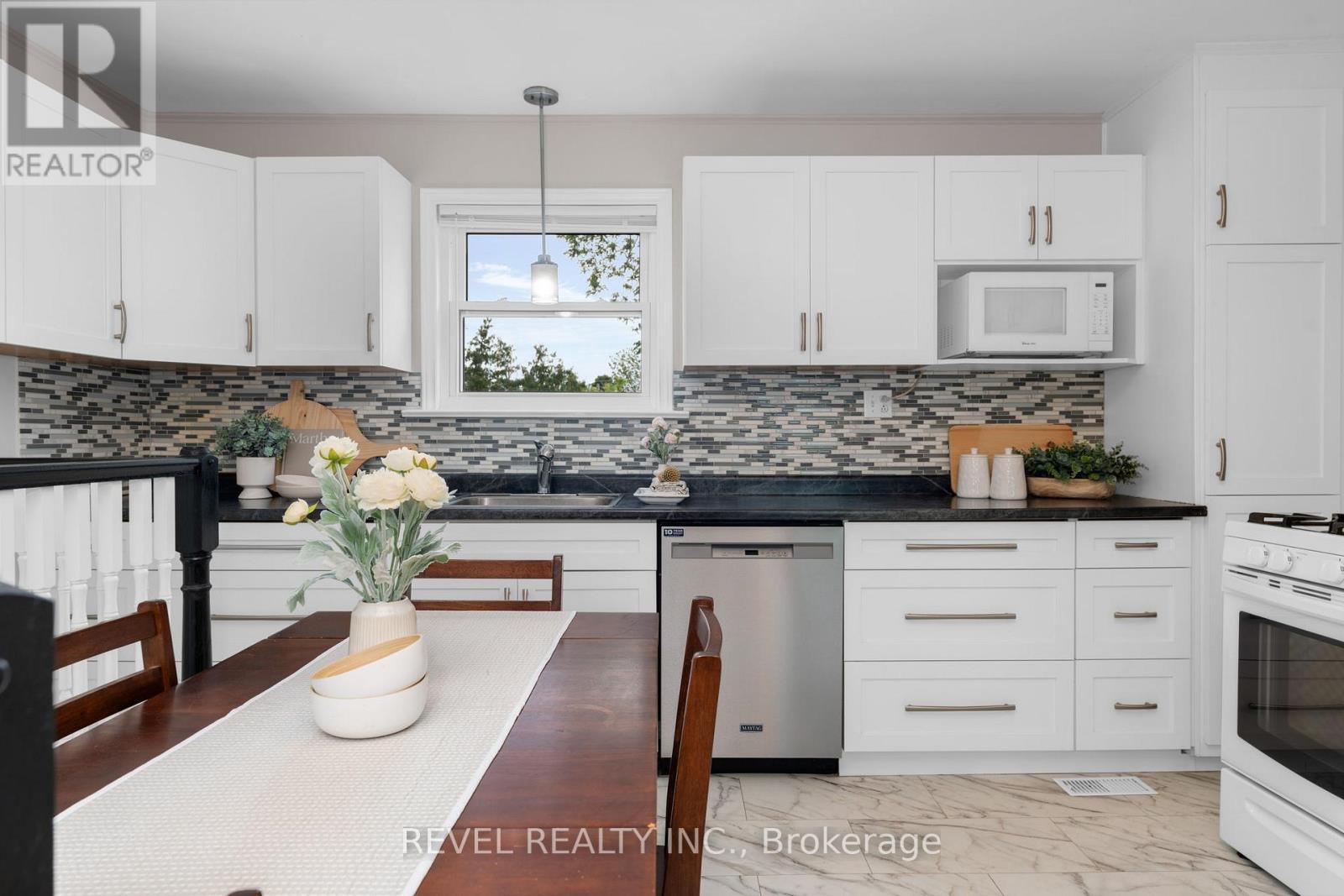 11 North Street, Barrie (Wellington), Ontario  L4M 2S1 - Photo 14 - S12215990