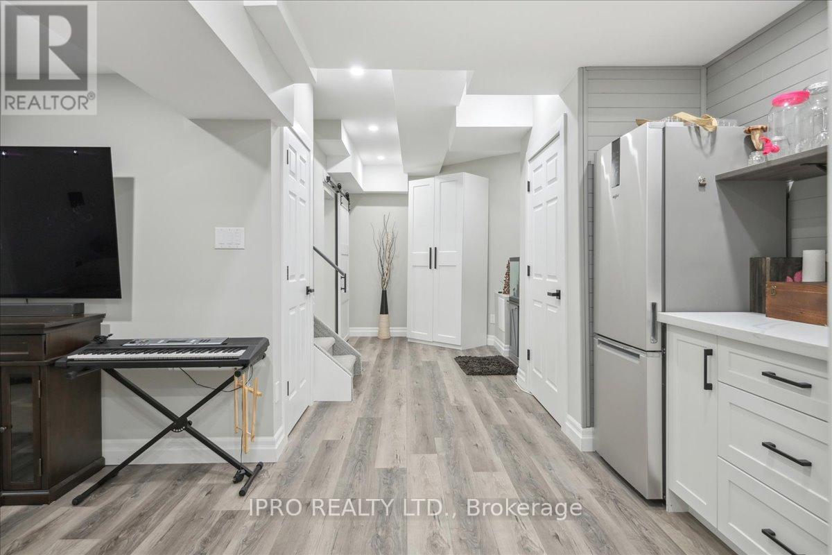 2153 Marc Lane, Burlington, Ontario  L7M 3W6 - Photo 29 - W12215937