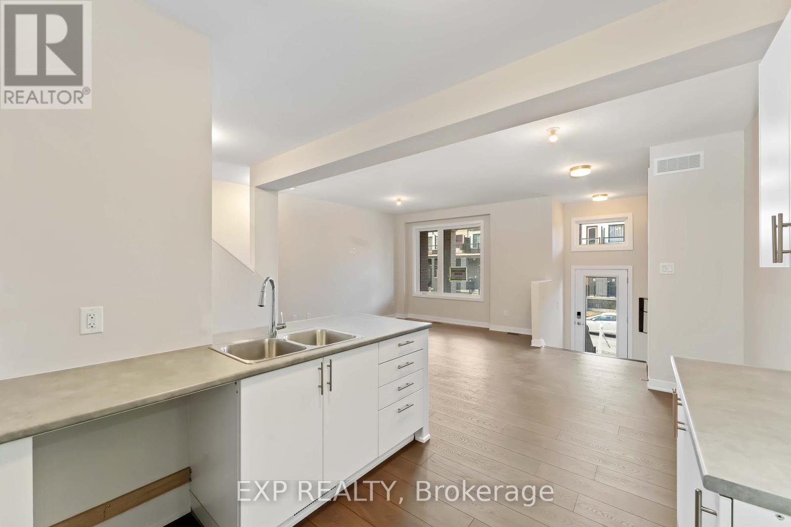 209 Speckled Alder Row, Ottawa, Ontario  K2J 7G8 - Photo 11 - X12216557