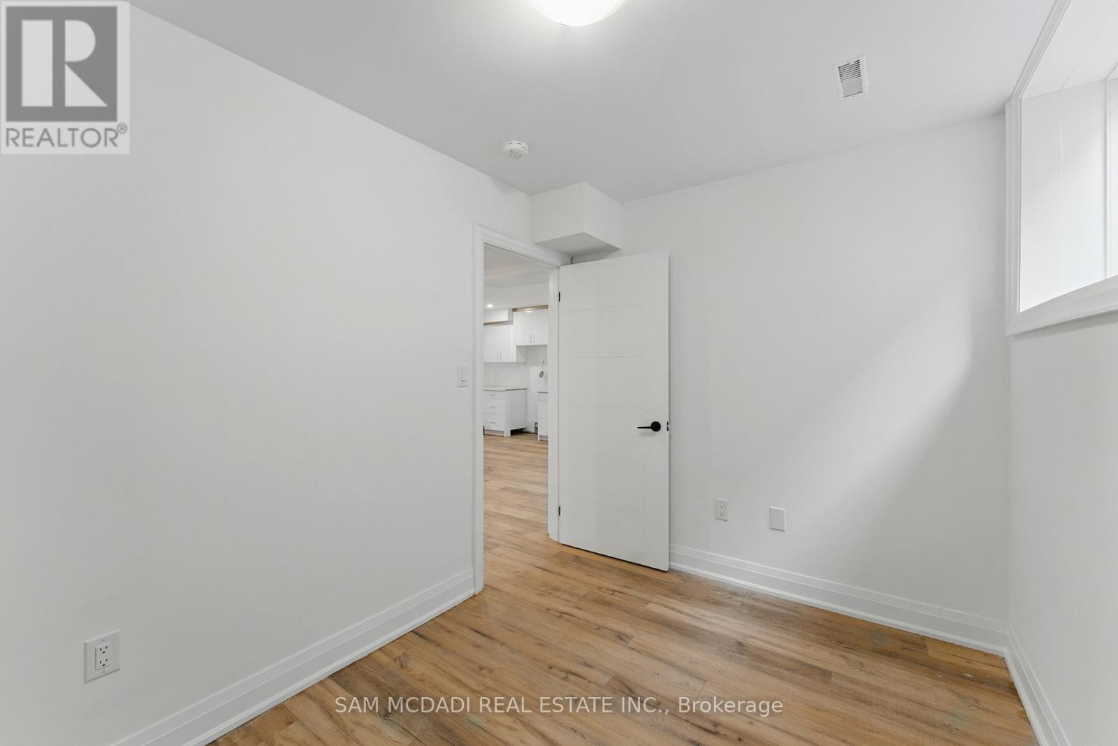 1037 Meredith Avenue, Mississauga, Ontario  L5E 2C6 - Photo 40 - W12191005