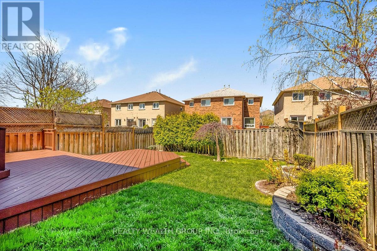 1077 Windsor Hill Boulevard, Mississauga, Ontario  L5V 1P4 - Photo 21 - W12215698