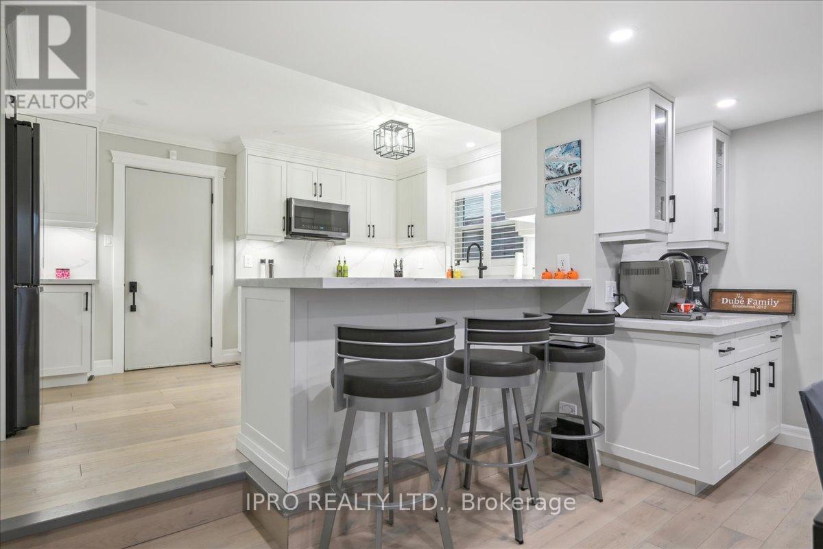 2153 Marc Lane, Burlington, Ontario  L7M 3W6 - Photo 14 - W12215937