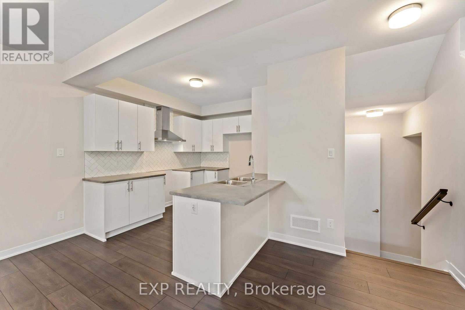 209 Speckled Alder Row, Ottawa, Ontario  K2J 7G8 - Photo 8 - X12216557