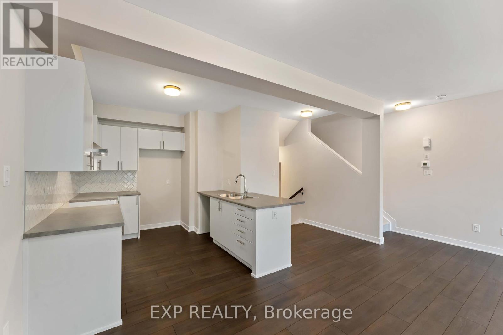 209 Speckled Alder Row, Ottawa, Ontario  K2J 7G8 - Photo 6 - X12216557