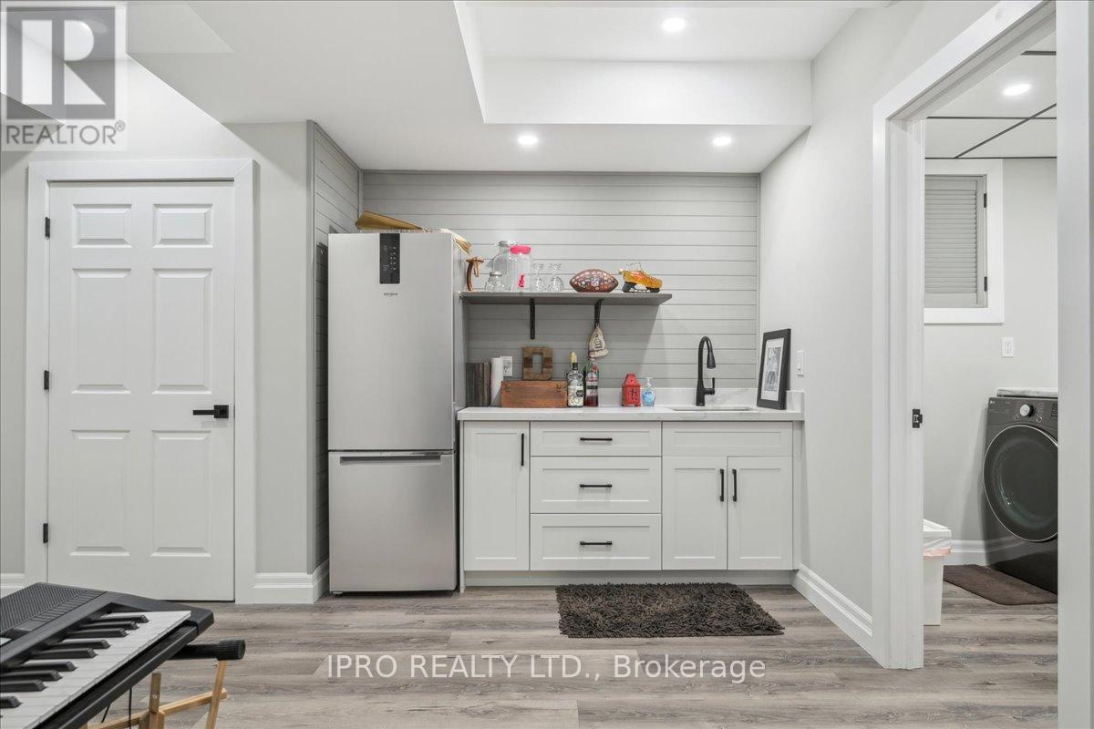 2153 Marc Lane, Burlington, Ontario  L7M 3W6 - Photo 30 - W12215937