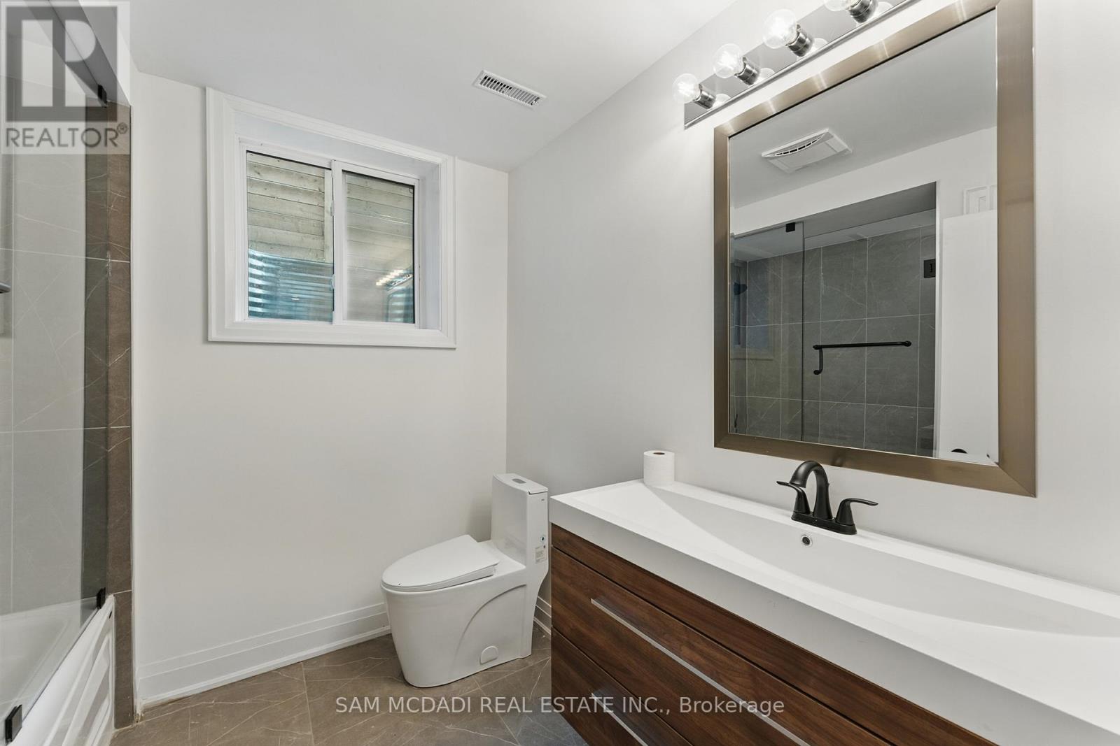 1037 Meredith Avenue, Mississauga, Ontario  L5E 2C6 - Photo 42 - W12191005