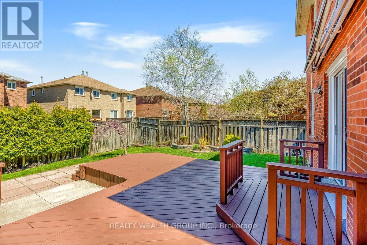 1077 Windsor Hill Boulevard, Mississauga, Ontario  L5V 1P4 - Photo 22 - W12215698