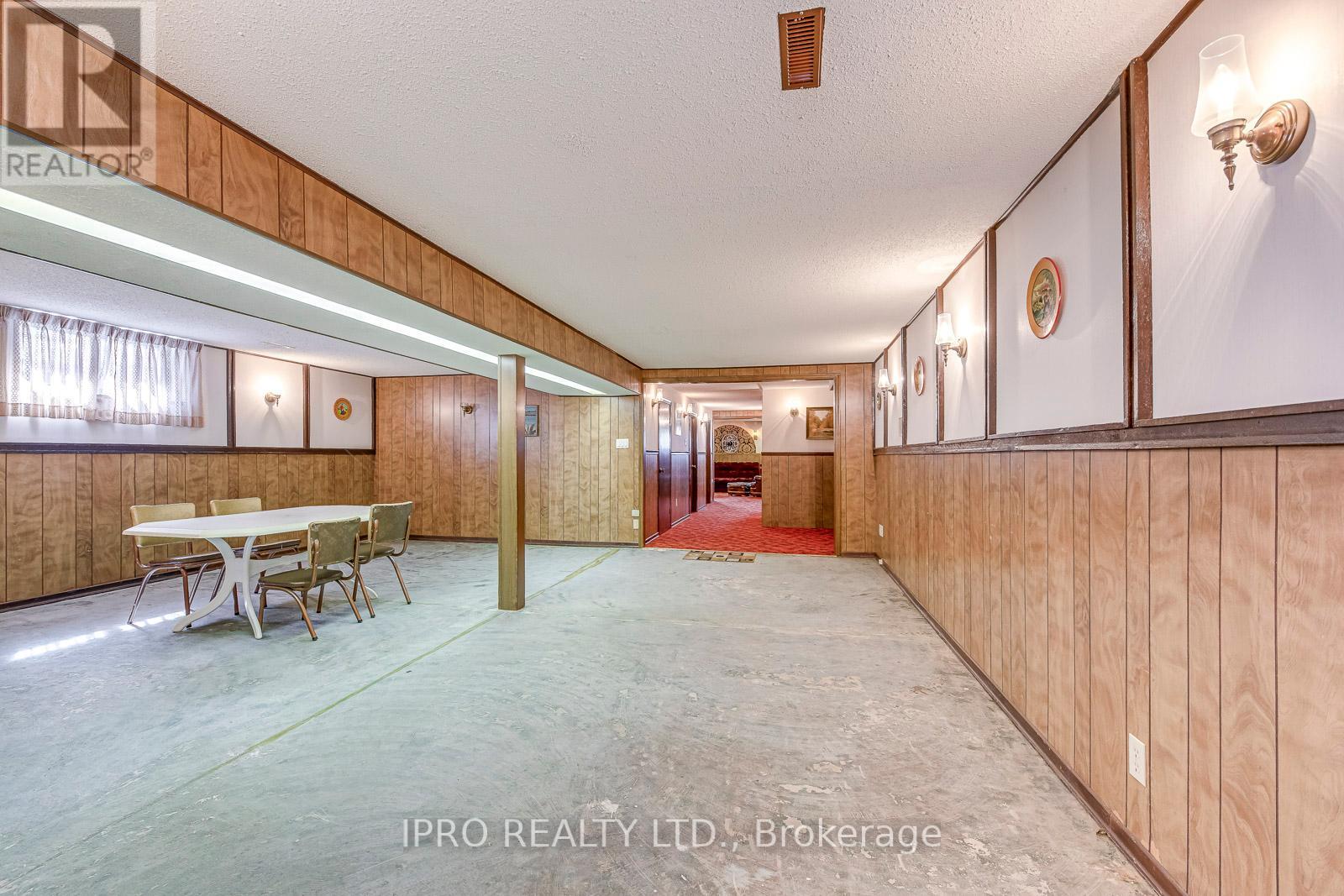 724 Eversley Drive, Mississauga, Ontario  L5A 2C9 - Photo 37 - W12215959