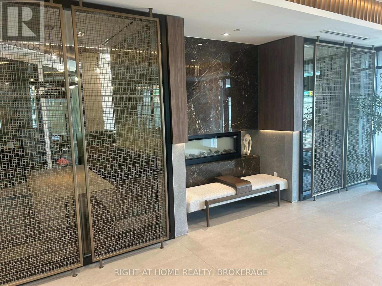 641 - 2501 Saw Whet Boulevard, Oakville, Ontario  L6M 5N2 - Photo 3 - W12211454