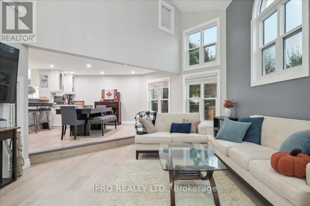 2153 Marc Lane, Burlington, Ontario  L7M 3W6 - Photo 7 - W12215937