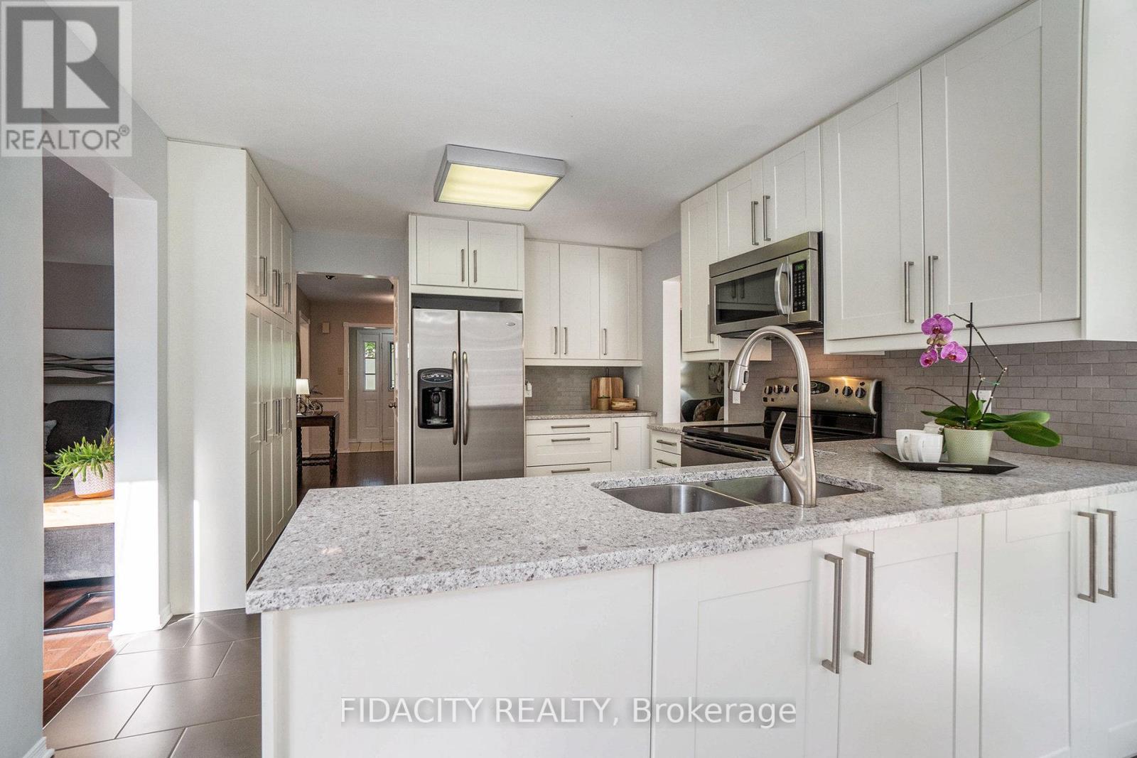 17 Albury Crescent, Ottawa, Ontario  K2S 1G7 - Photo 11 - X12216613