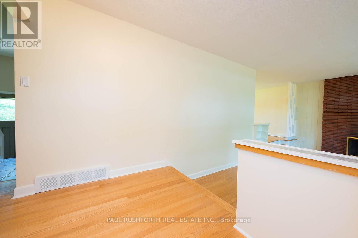 25 Wren Road, Ottawa, Ontario  K1J 7H5 - Photo 4 - X12216578