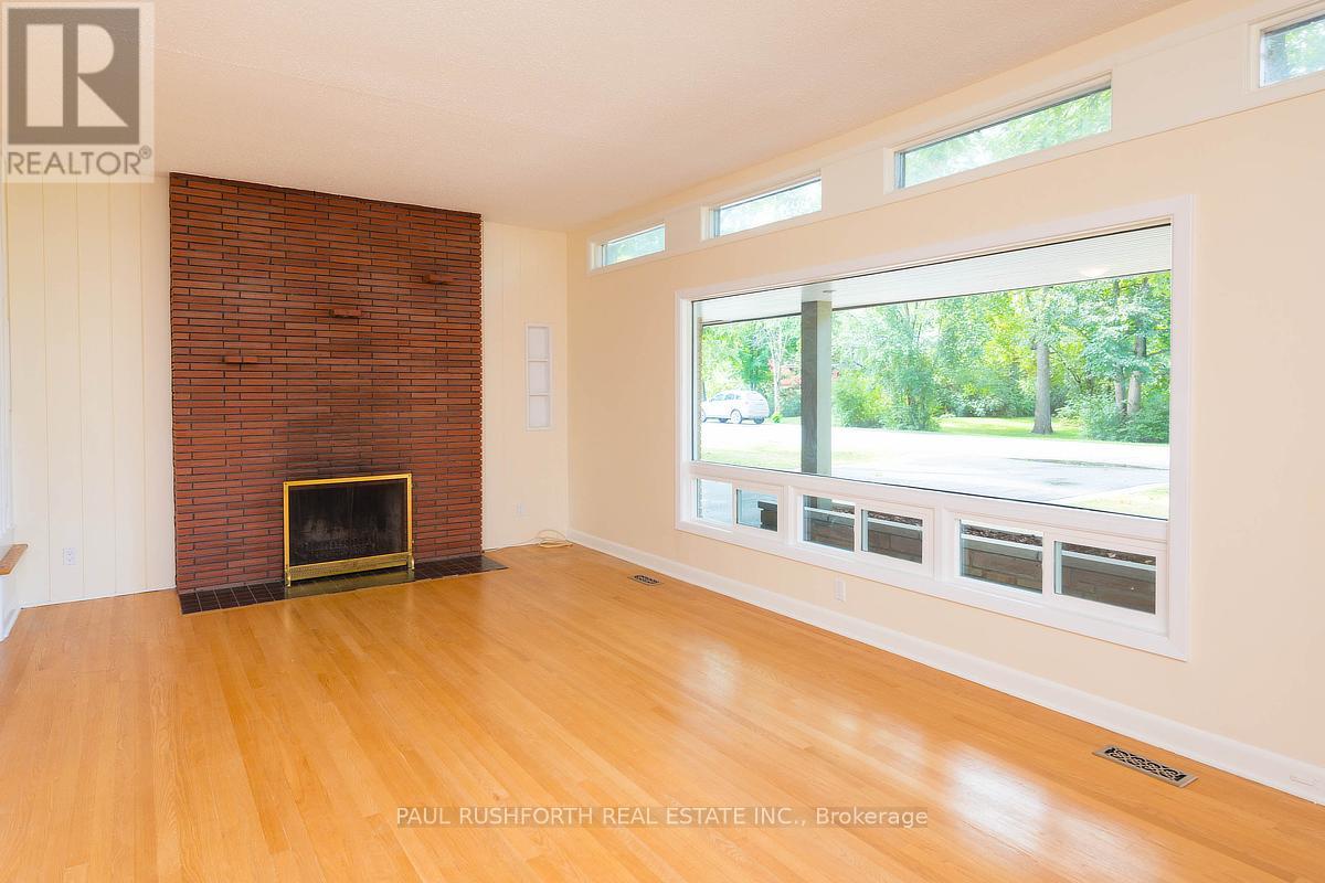 25 Wren Road, Ottawa, Ontario  K1J 7H5 - Photo 5 - X12216578