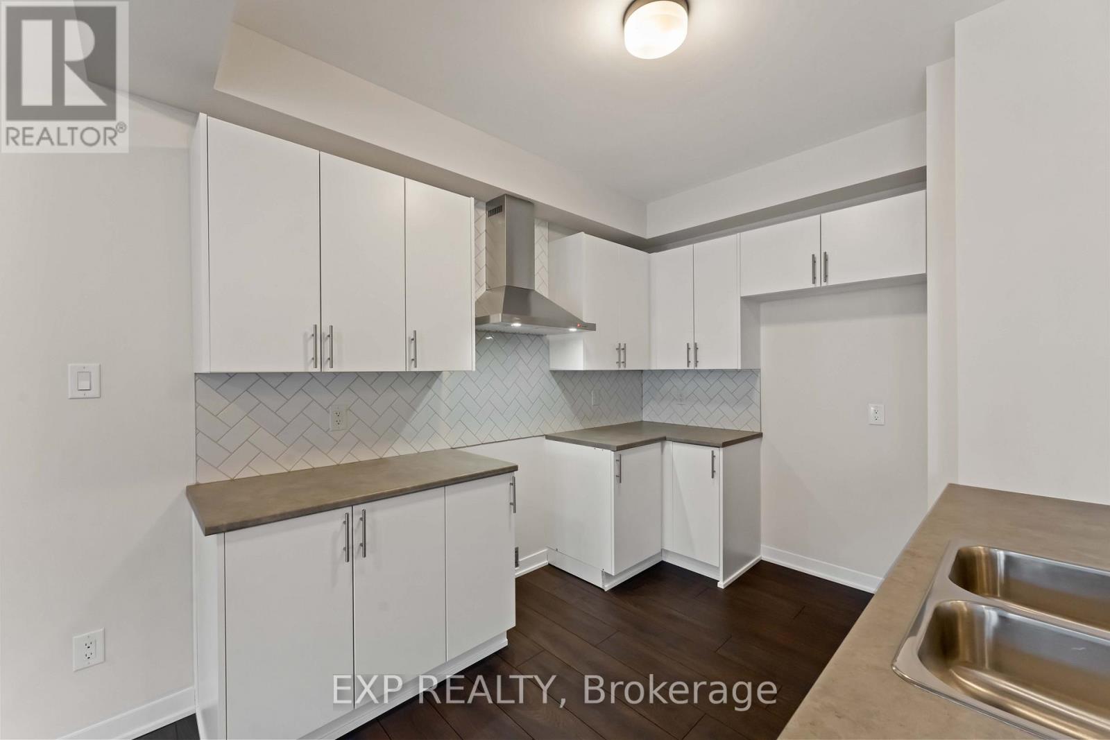 209 Speckled Alder Row, Ottawa, Ontario  K2J 7G8 - Photo 9 - X12216557