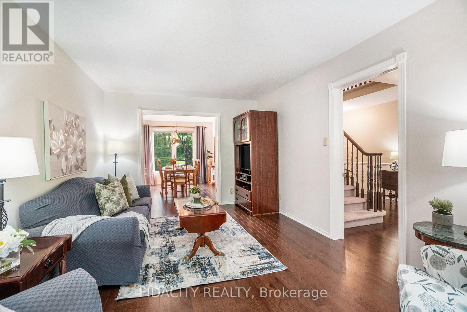 17 Albury Crescent, Ottawa, Ontario  K2S 1G7 - Photo 6 - X12216613