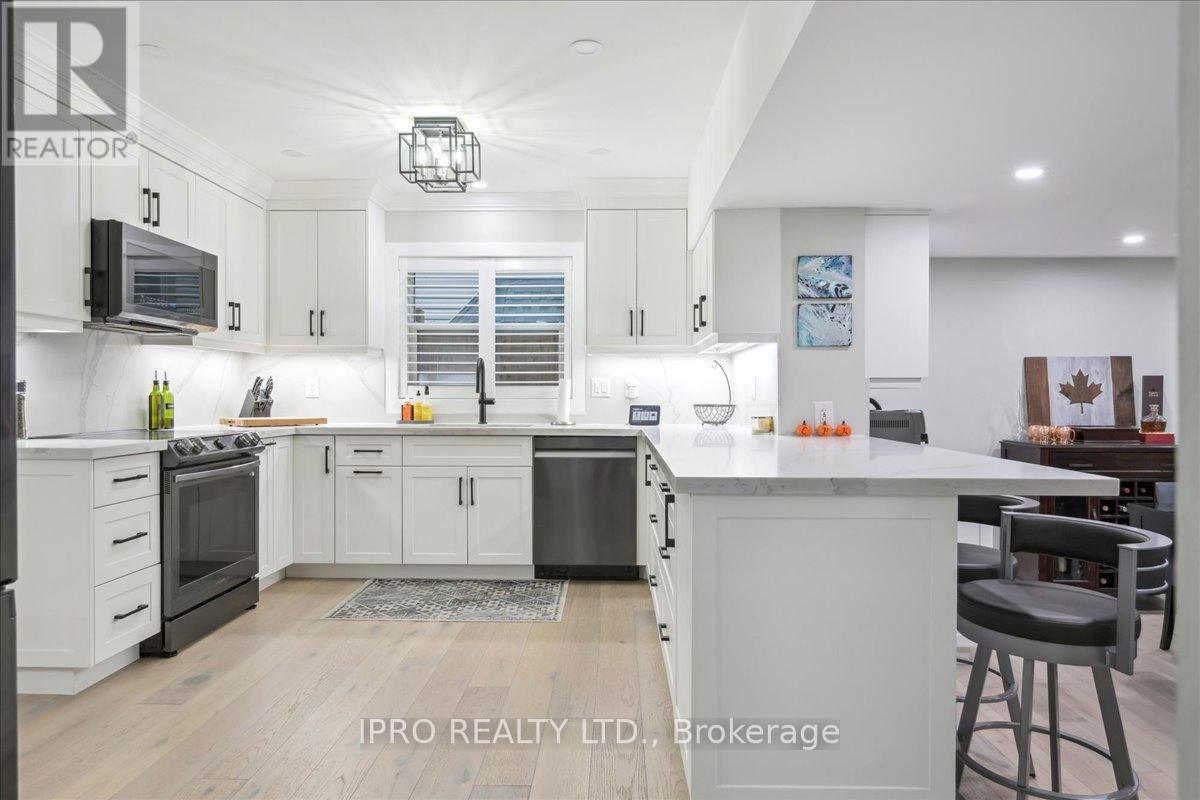 2153 Marc Lane, Burlington, Ontario  L7M 3W6 - Photo 16 - W12215937