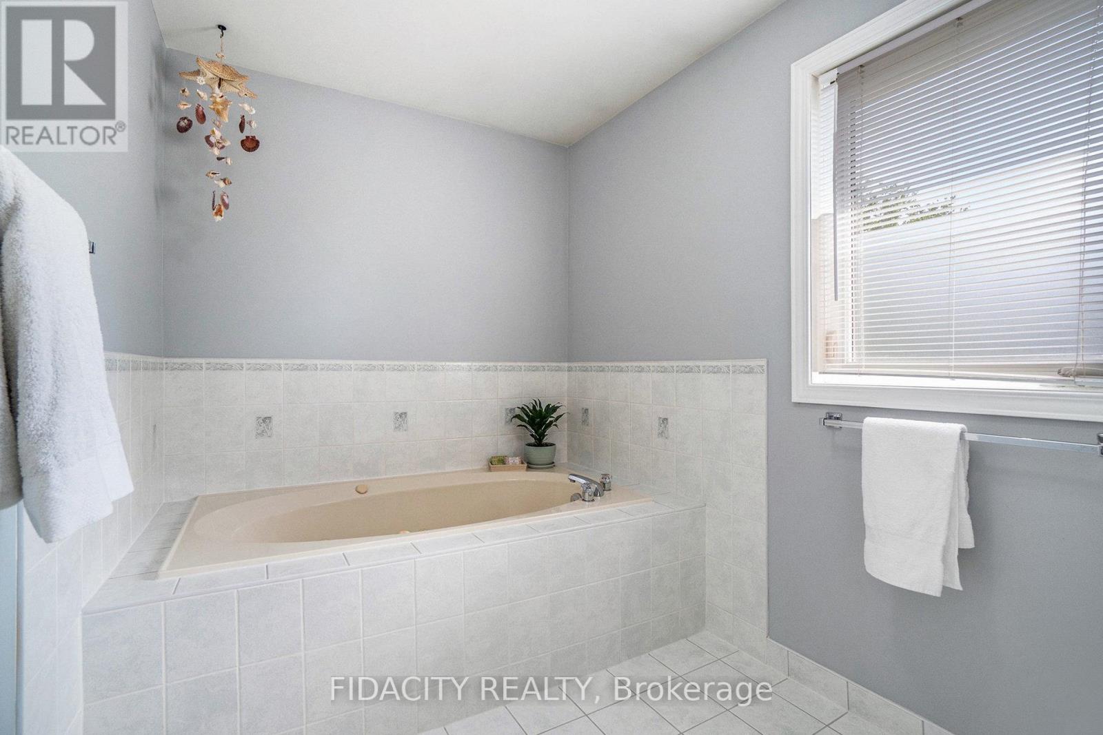 17 Albury Crescent, Ottawa, Ontario  K2S 1G7 - Photo 22 - X12216613