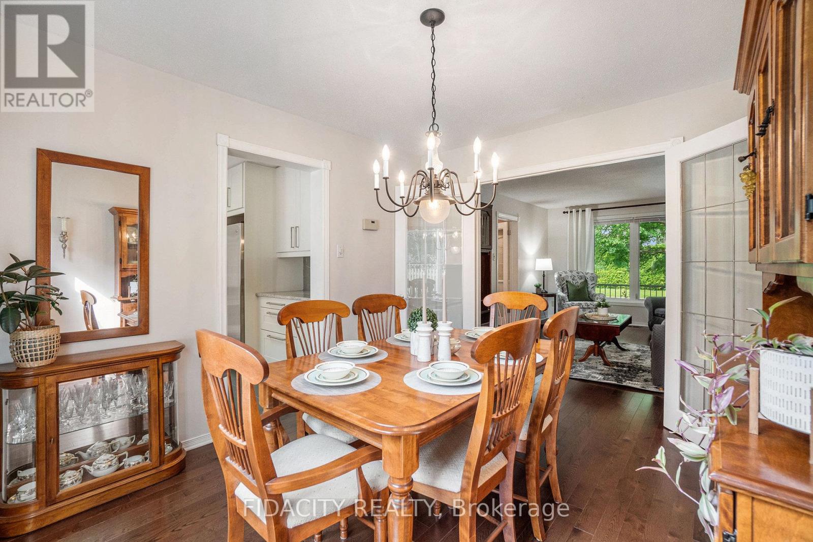 17 Albury Crescent, Ottawa, Ontario  K2S 1G7 - Photo 7 - X12216613