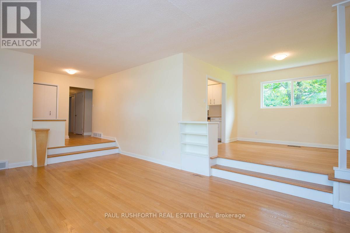 25 Wren Road, Ottawa, Ontario  K1J 7H5 - Photo 7 - X12216578