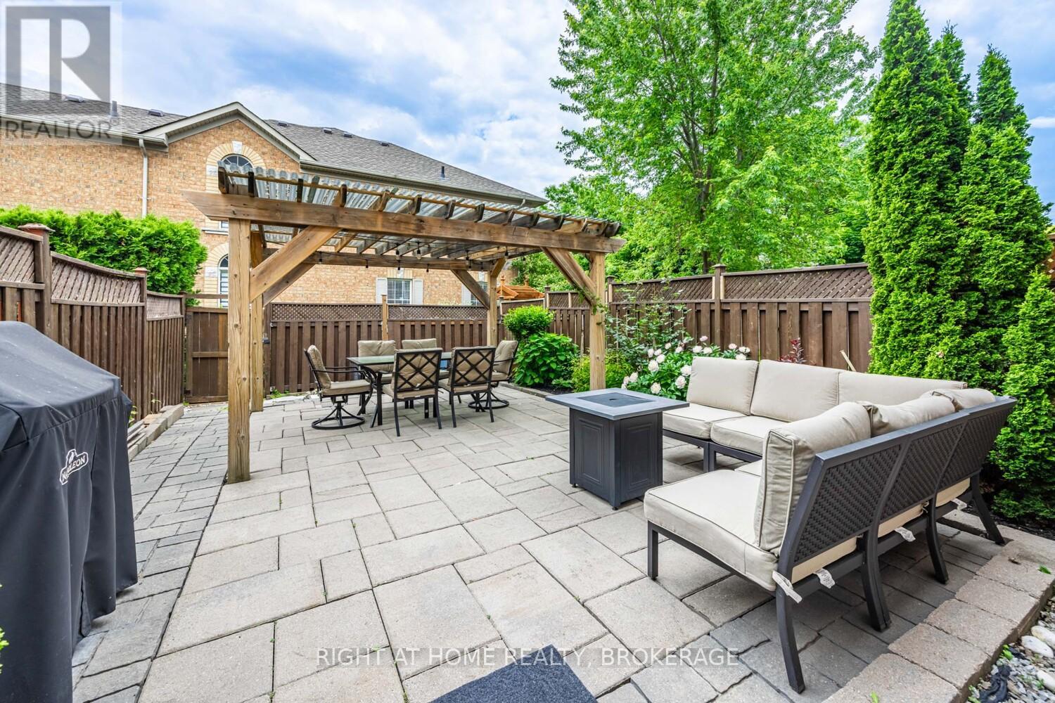 4020 Berton Avenue, Burlington (Rose), Ontario  L7M 4M6 - Photo 28 - W12215987