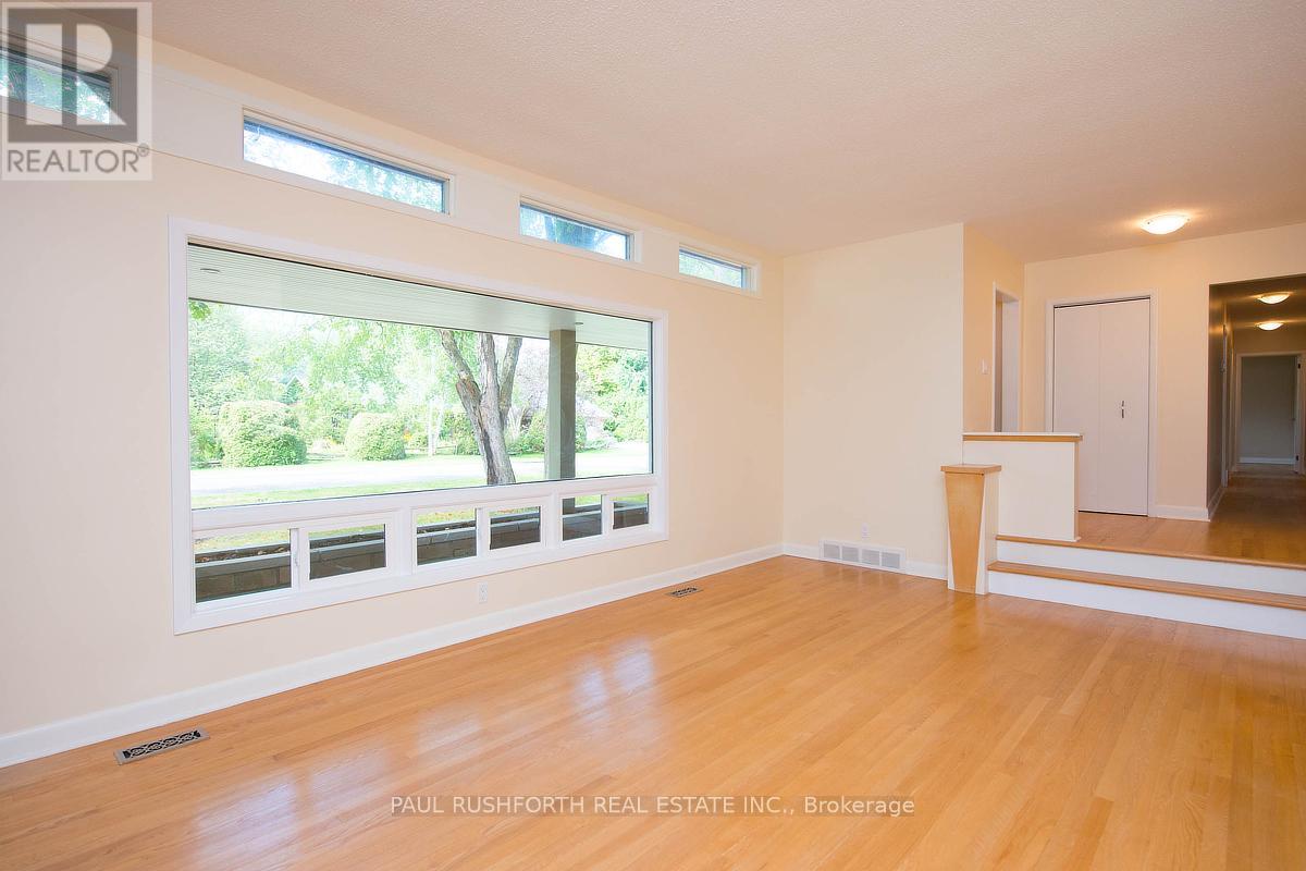 25 Wren Road, Ottawa, Ontario  K1J 7H5 - Photo 8 - X12216578