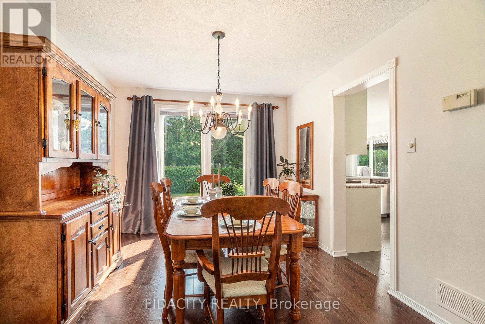 17 Albury Crescent, Ottawa, Ontario  K2S 1G7 - Photo 8 - X12216613