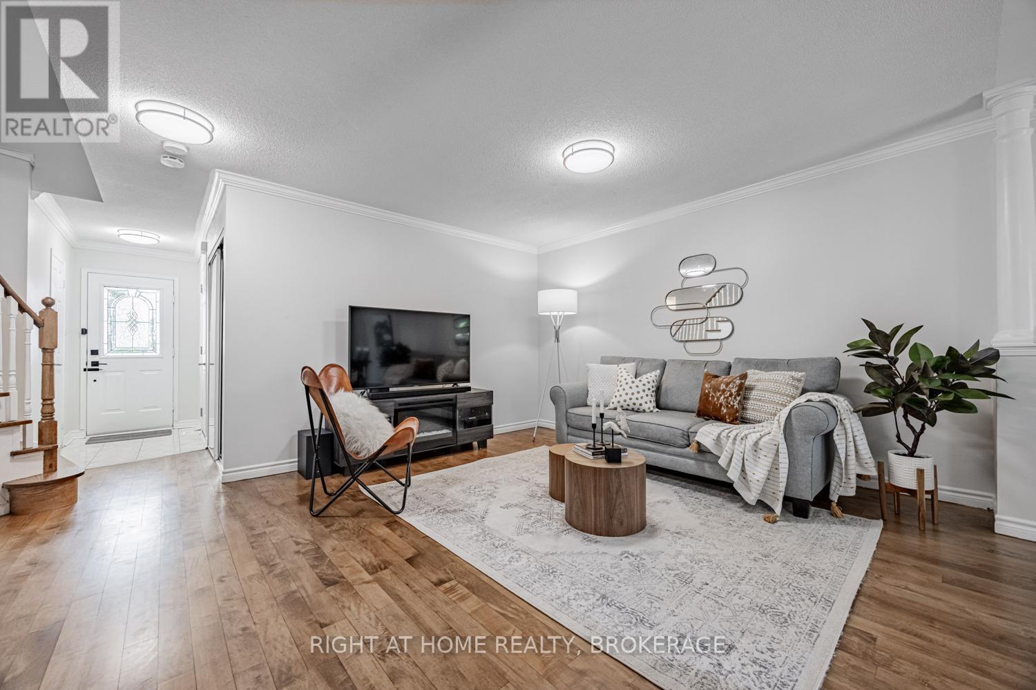 4020 Berton Avenue, Burlington (Rose), Ontario  L7M 4M6 - Photo 7 - W12215987
