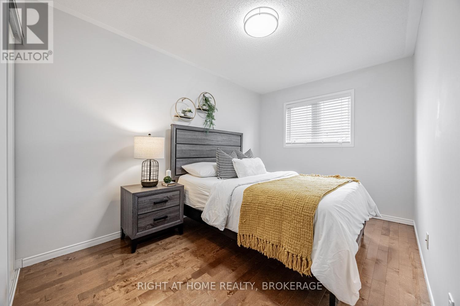 4020 Berton Avenue, Burlington (Rose), Ontario  L7M 4M6 - Photo 21 - W12215987